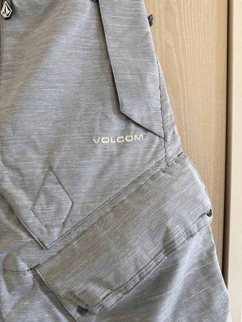 VOLCOM スノーウェア パンツ(ジャケットも出品中セット販売可能)