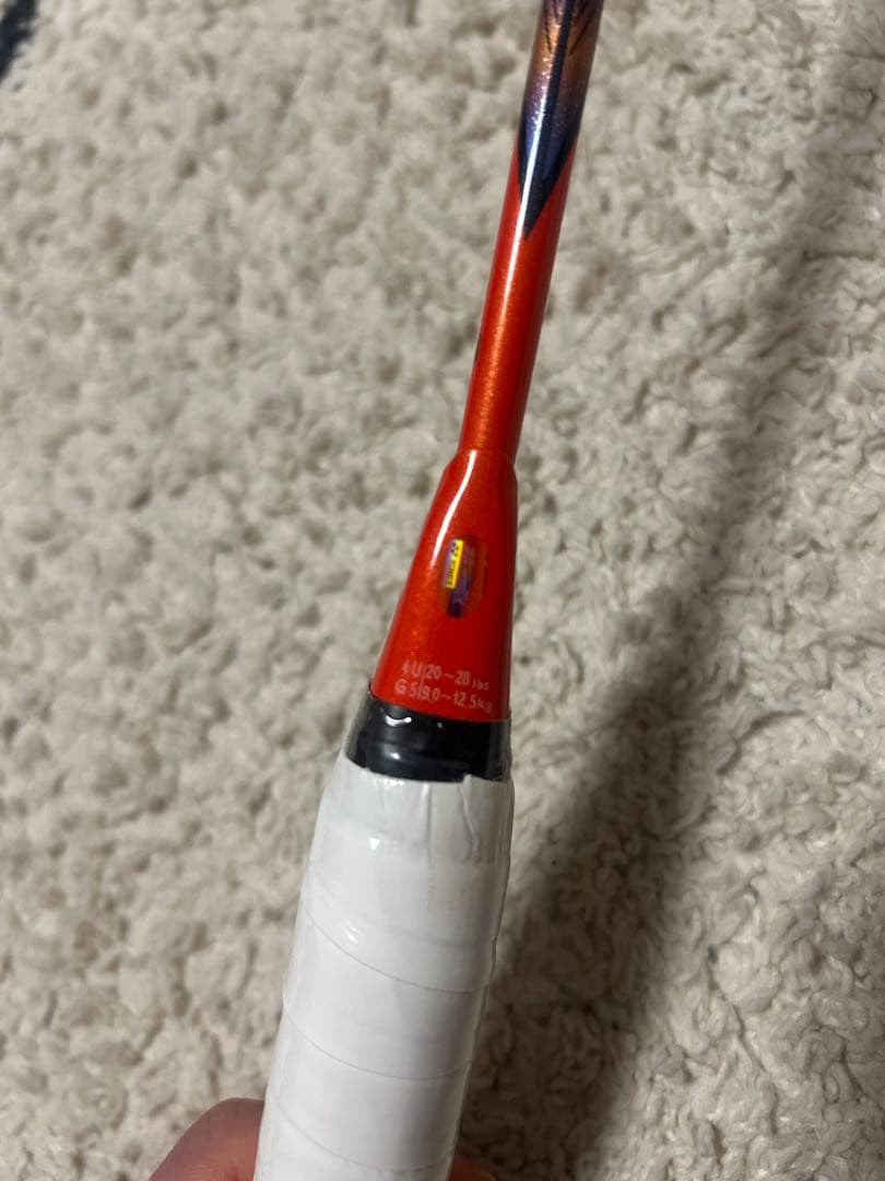 バドミントンラケット　YONEX ASTROX77ツアー　4UG5