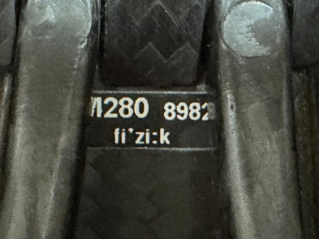 【中古】fi'zi:k ARIONE 00 カーボンサドル