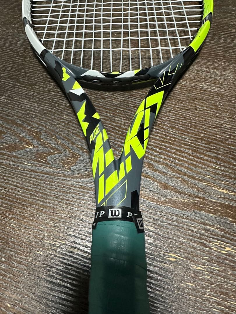 Babolat Pure Aero テニスラケット 300g 100インチ