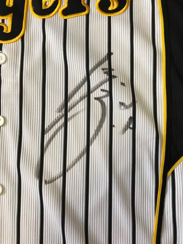 鳥谷選手サイン入りユニフォーム