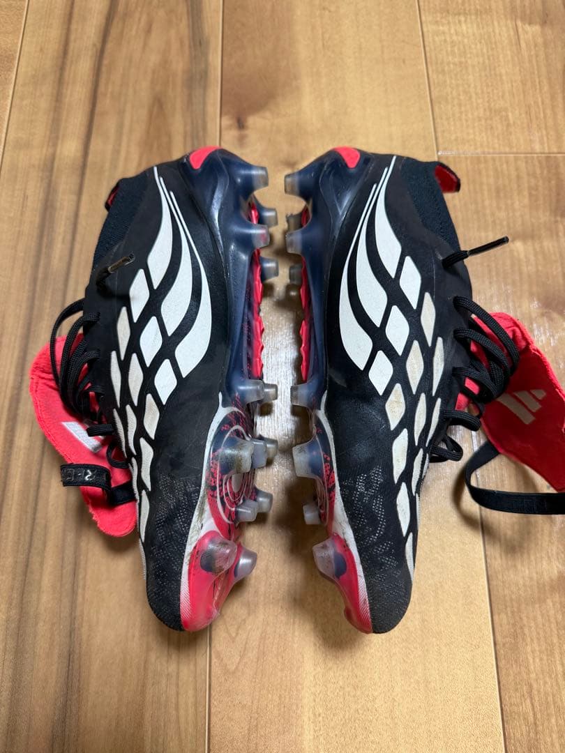 adidas Predator スパイク 黒/赤