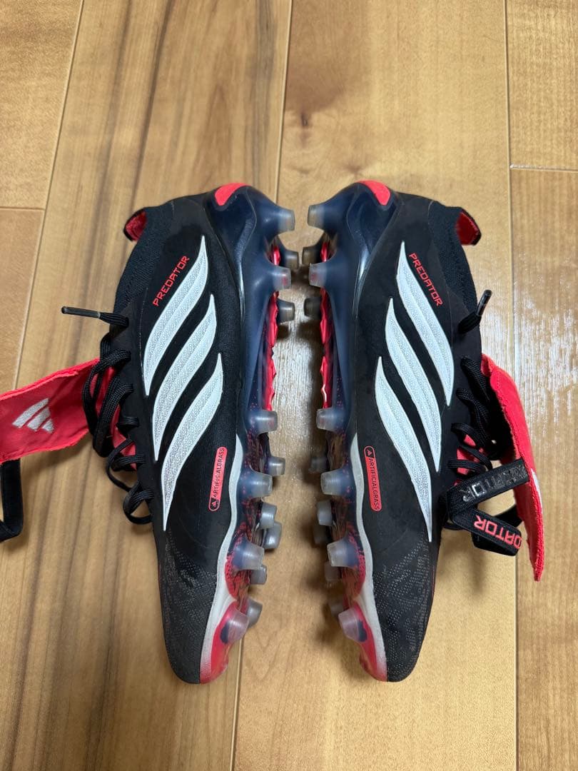 adidas Predator スパイク 黒/赤