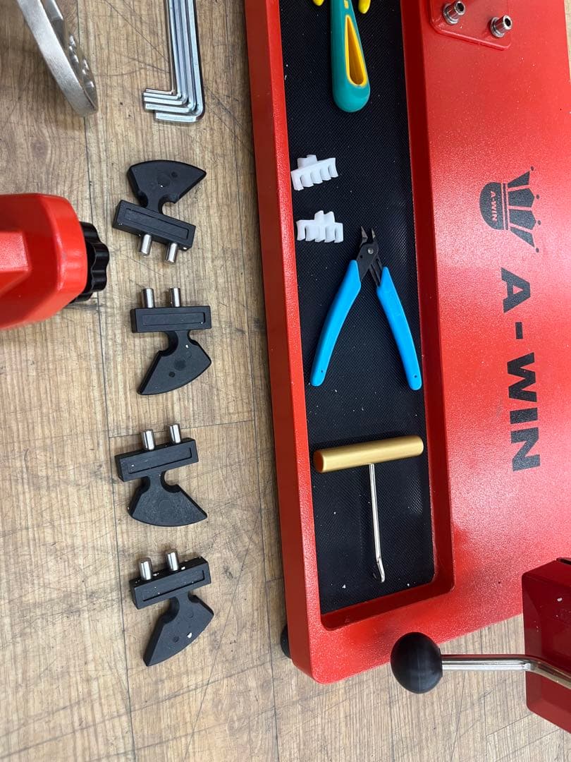 A-WIN 卓上型ガット張り機（型番：AW-430 と推定されます）
