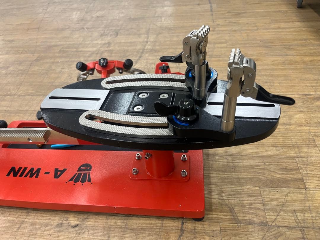 A-WIN 卓上型ガット張り機（型番：AW-430 と推定されます）