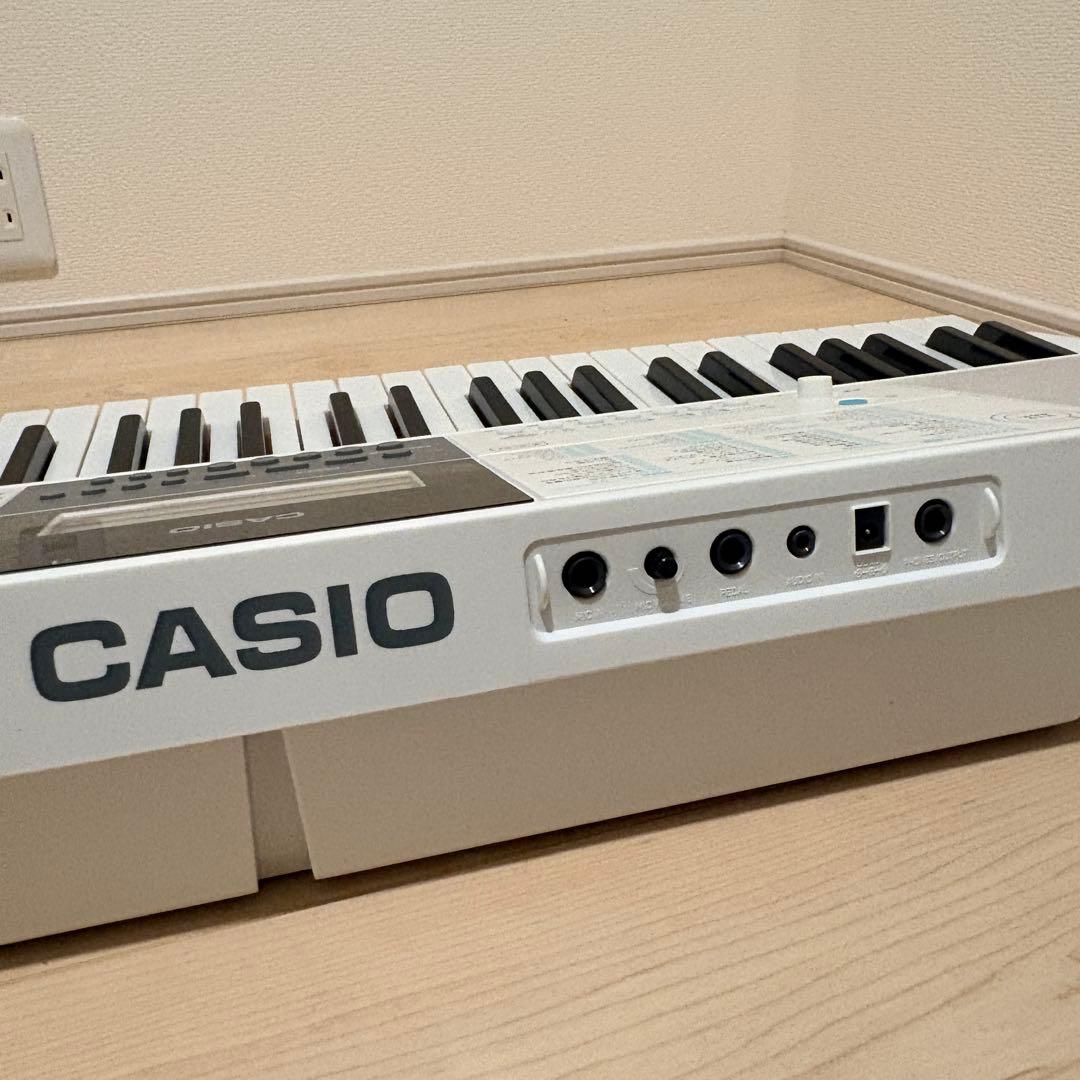 CASIO LK-516 ホワイト キーボード ピアノ