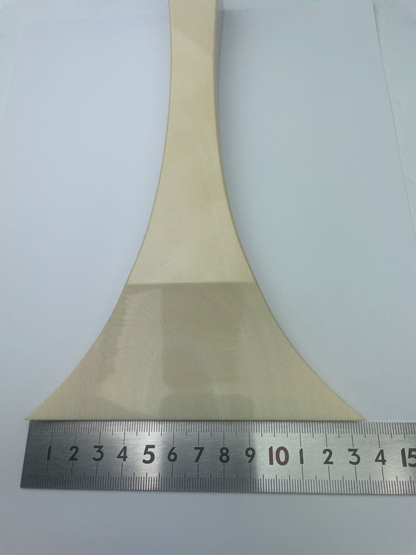 天然素材の三味線バチとケース　開き135mm 重さ263.9g 撥