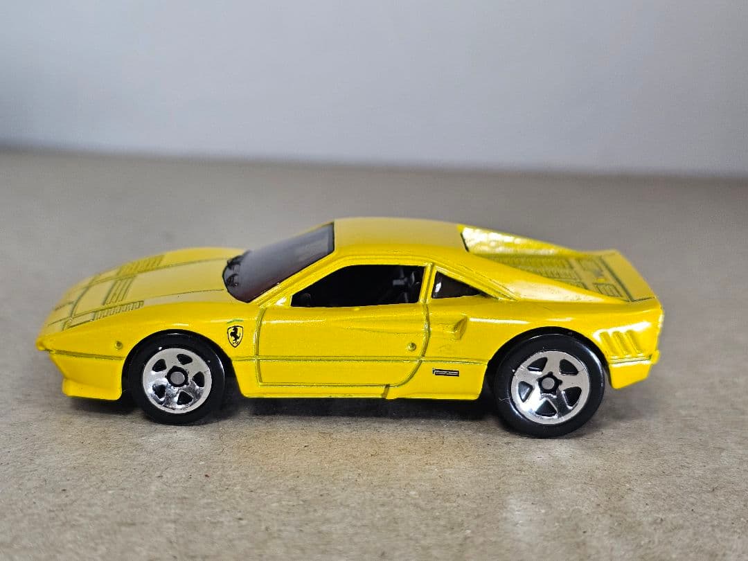 ホットウィール、フェラーリ 288 GTO 黄（ルース）
