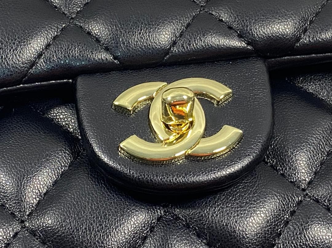 CHANEL ブラック キルティング フラップバッグ