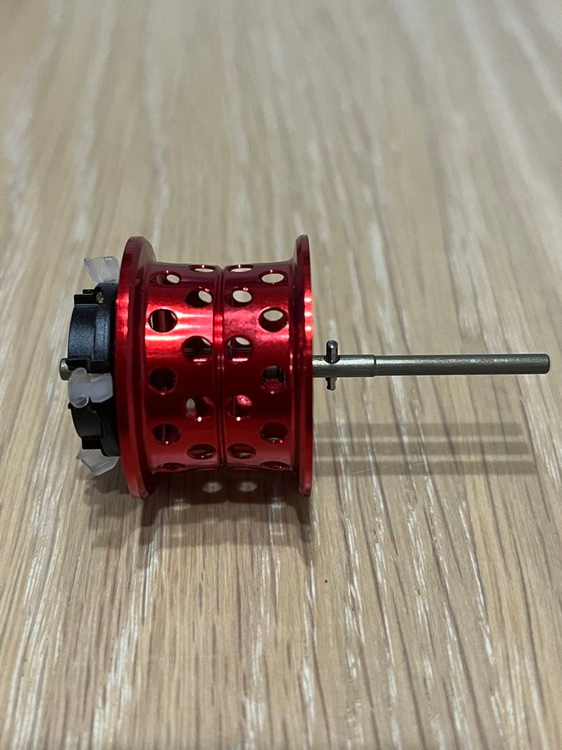 KTF 22/20メタニウム　バーサタイルフィネススプール　レッド