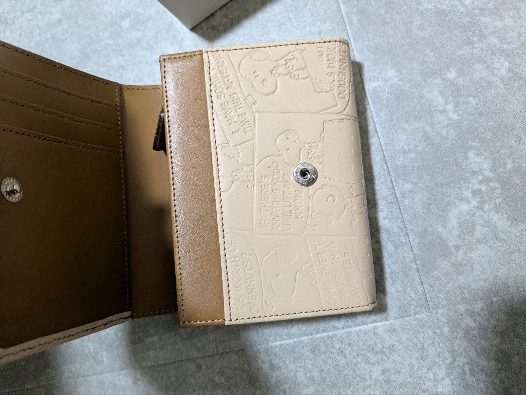 新品 スヌーピー 本革 二つ折り財布 ヌメ革 レザー ウォレット