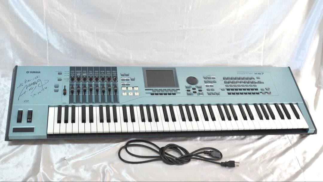 YAMAHA MOTIF XS7 シンセサイザー ハードケース付き