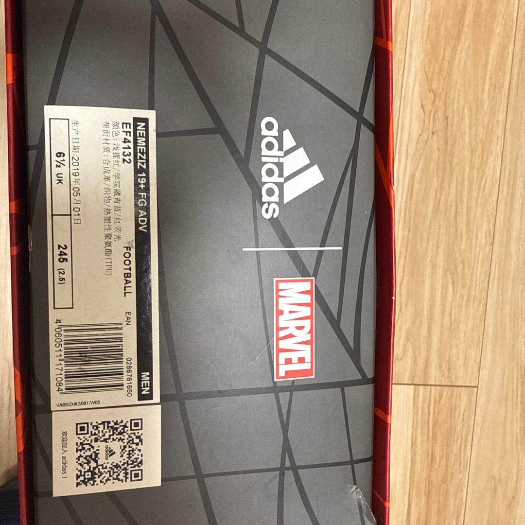アディダス スパイダーマン限定