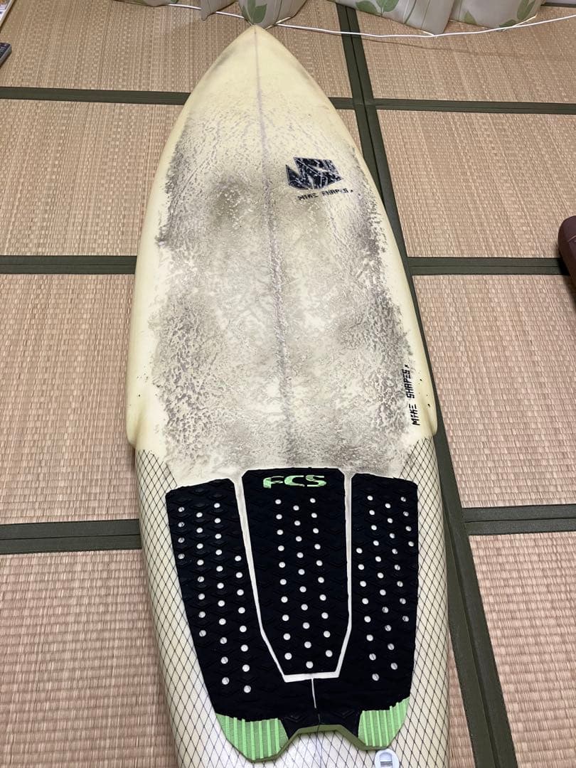 FCS ショートボード クリーム色