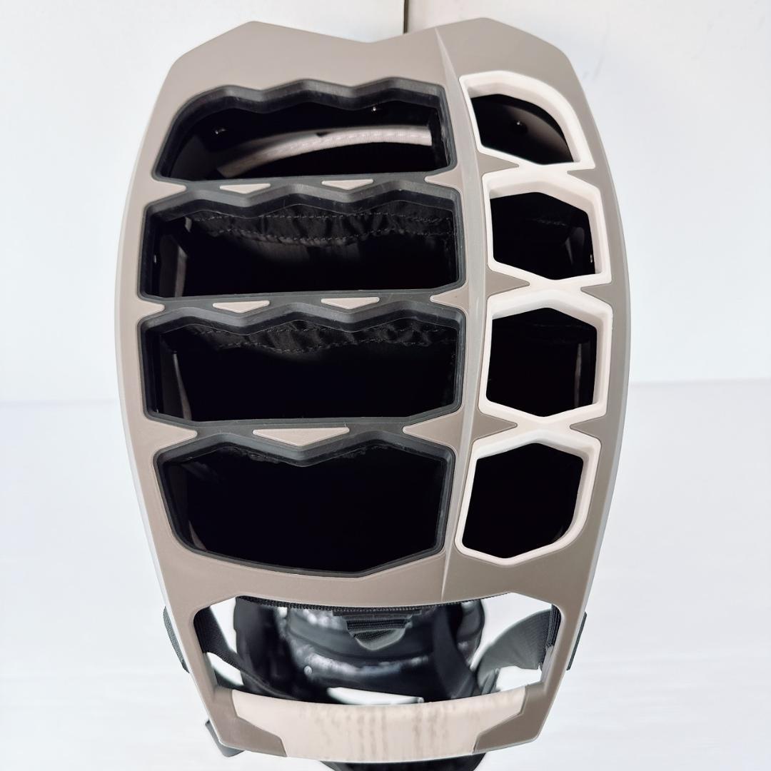 未使用　OGIO（オジオ）キャディバッグ　Woode Hybrid8　スタンド式