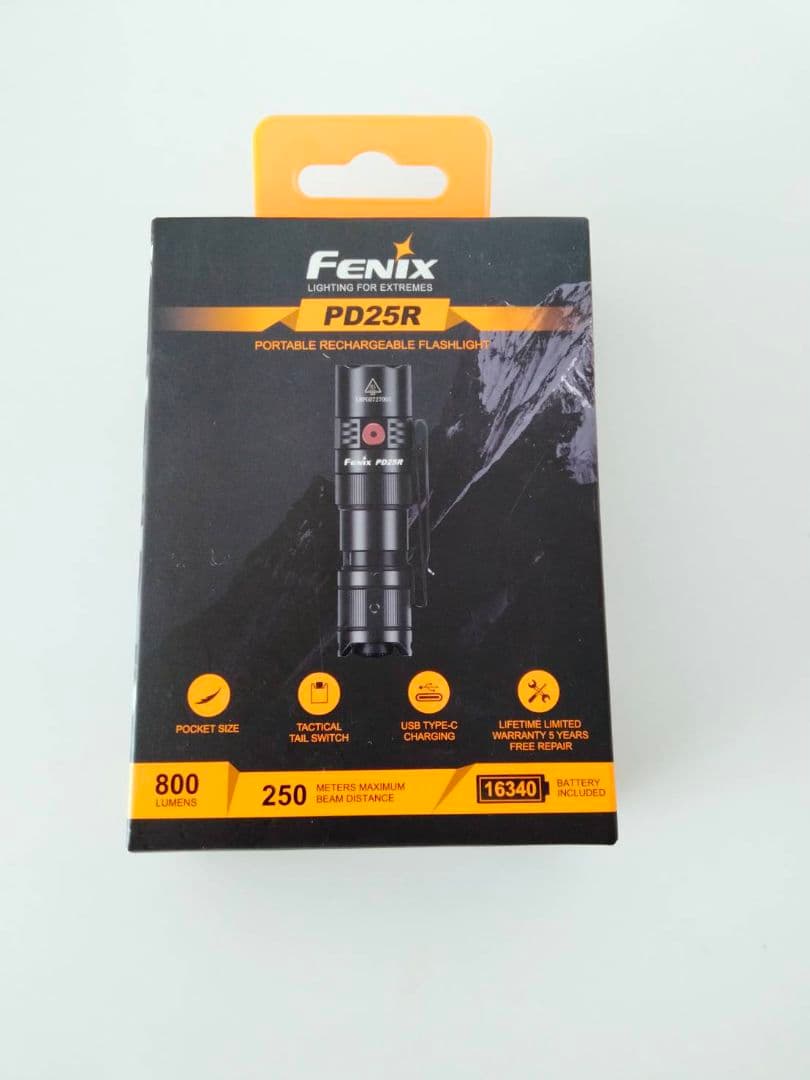 Fenix フェニックス フラッシュライト PD25R 800ルーメン 懐中電灯