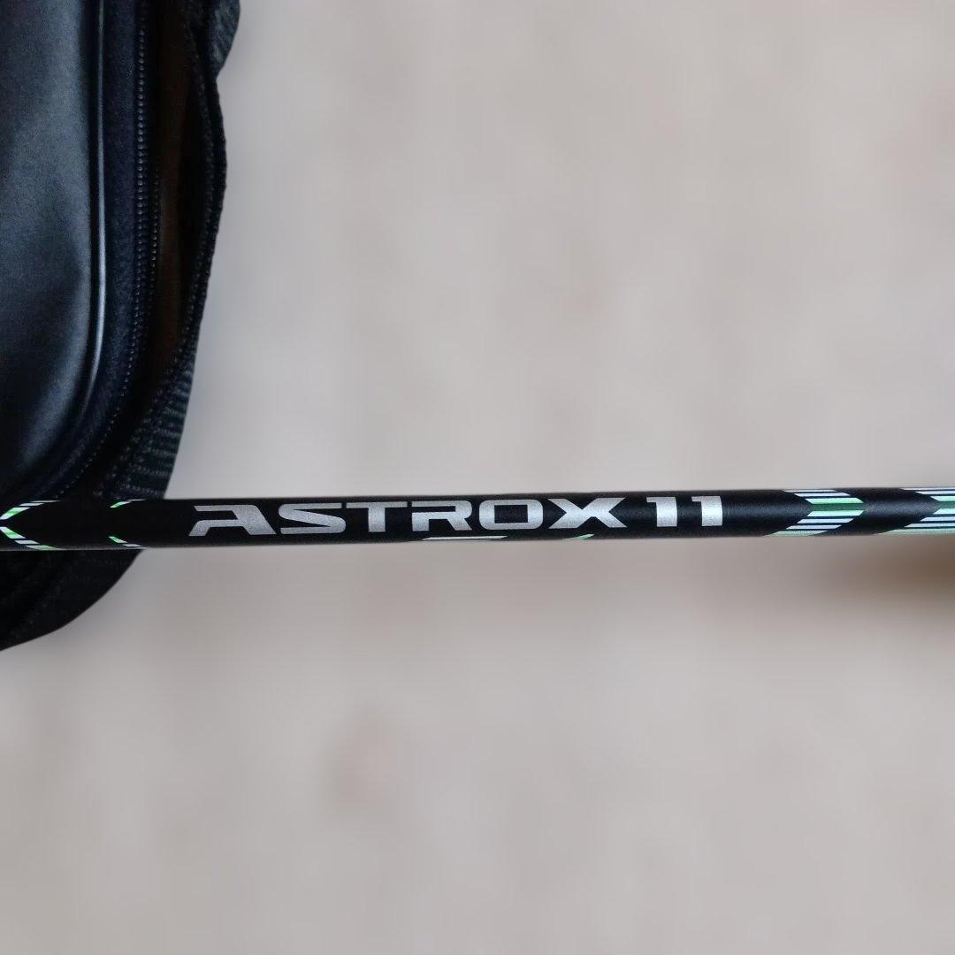 バドミントンラケット YONEX アストロクス11 ケース付き