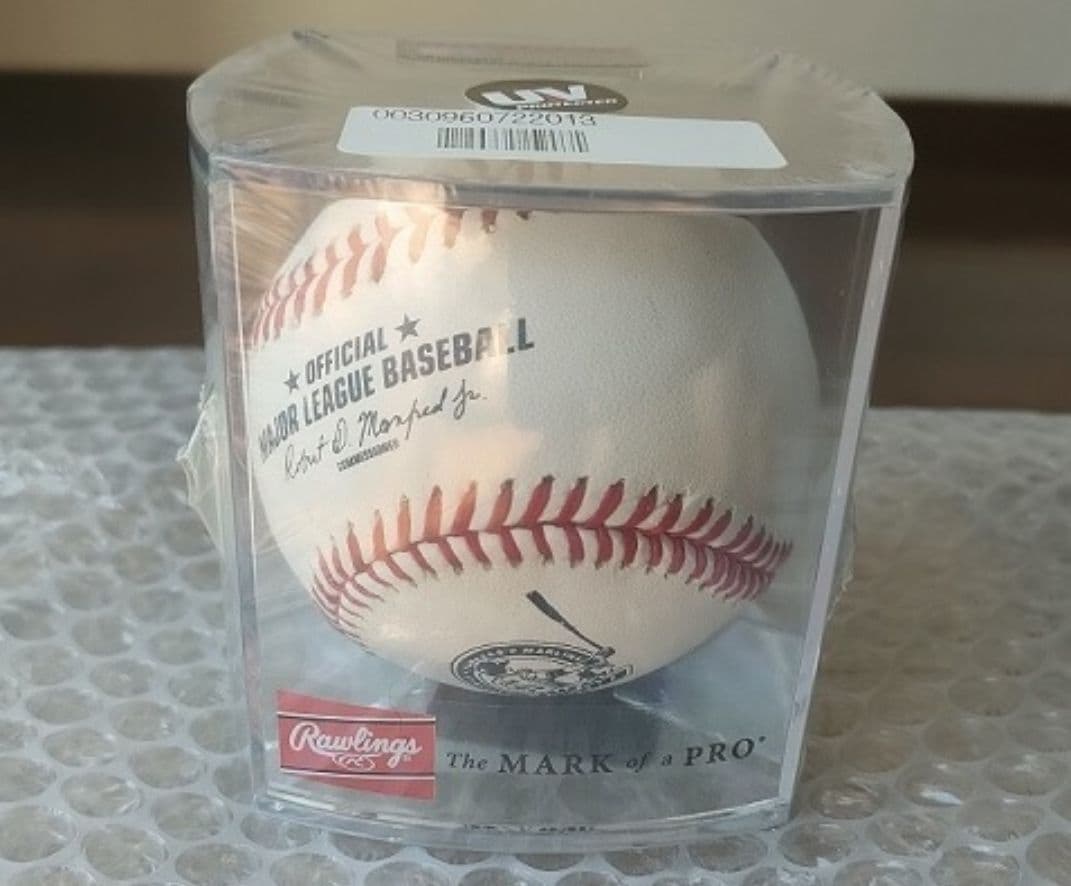 ※新品未開封品 「イチロー 3000本安打記念 MLB 公式球 UVケース入り」