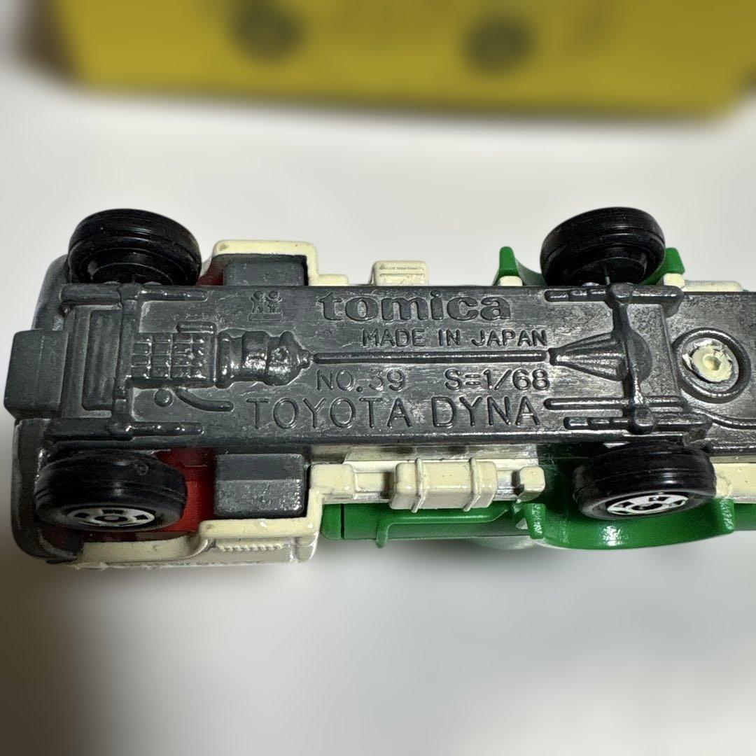 トミカ 黒箱　NO.37 いすゞ エルフ バキュームカー 白 緑