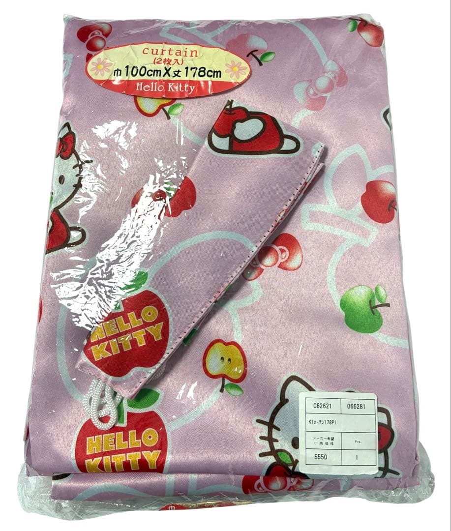 未使用 サンリオ ハローキティ 遮光 カーテン 100×178 2枚入 りんご