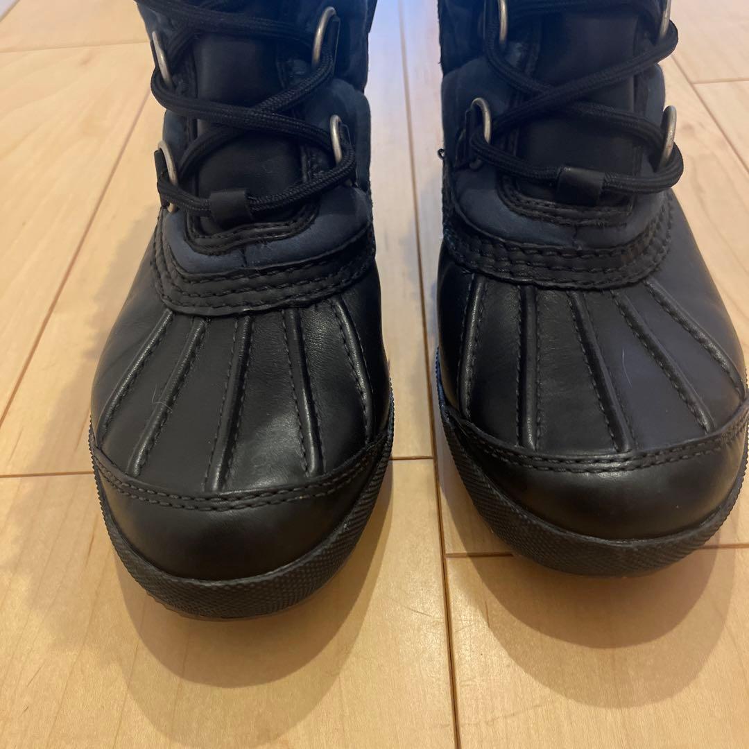 23cm 黒とネイビーのファー付き スノーボードブーツ 女性用