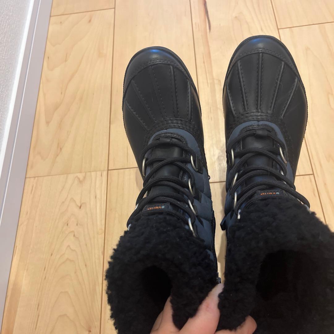 23cm 黒とネイビーのファー付き スノーボードブーツ 女性用