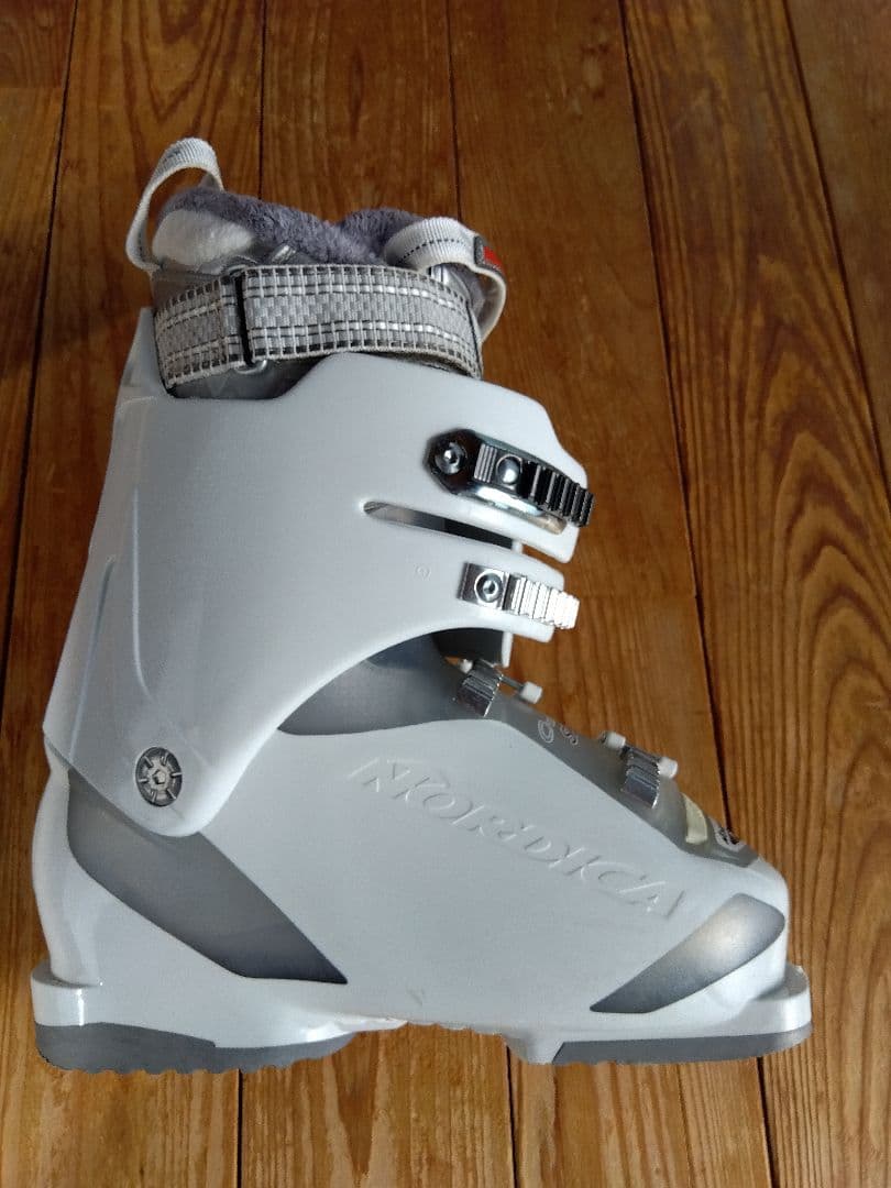 Nordica Cruise 女性用スキーブーツ