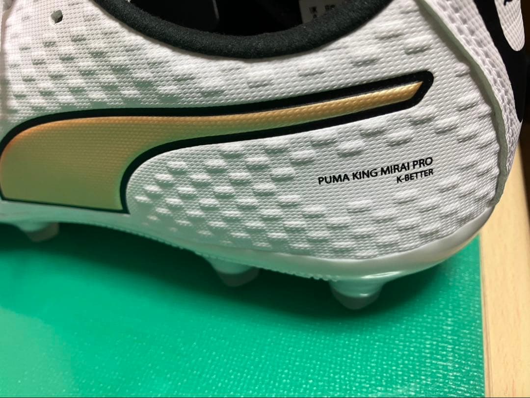 PUMA キング ミライ　プロ HG/AG 27.0 CM