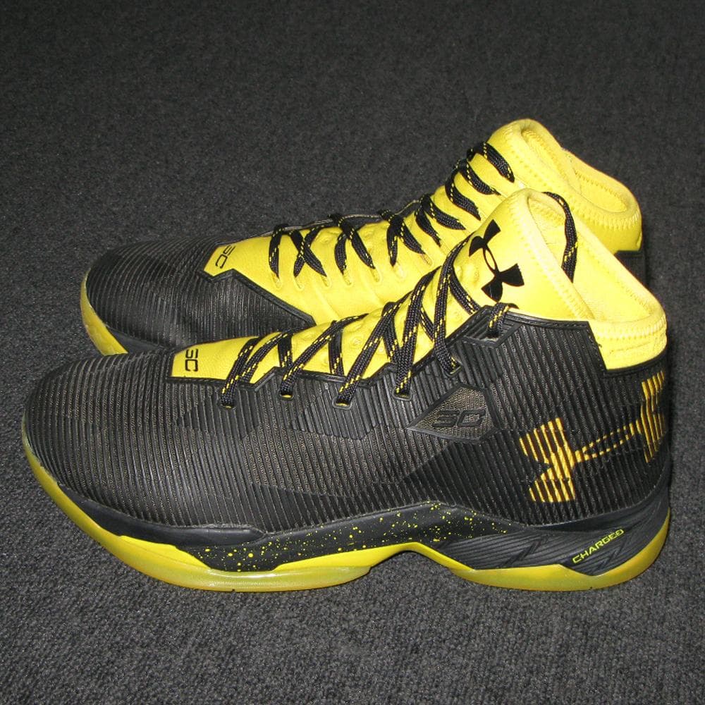 ☺UNDER ARMOUR CURRY 2.5 (TAXI) 28.5