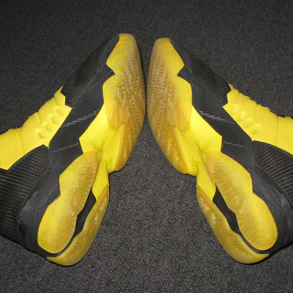 ☺UNDER ARMOUR CURRY 2.5 (TAXI) 28.5