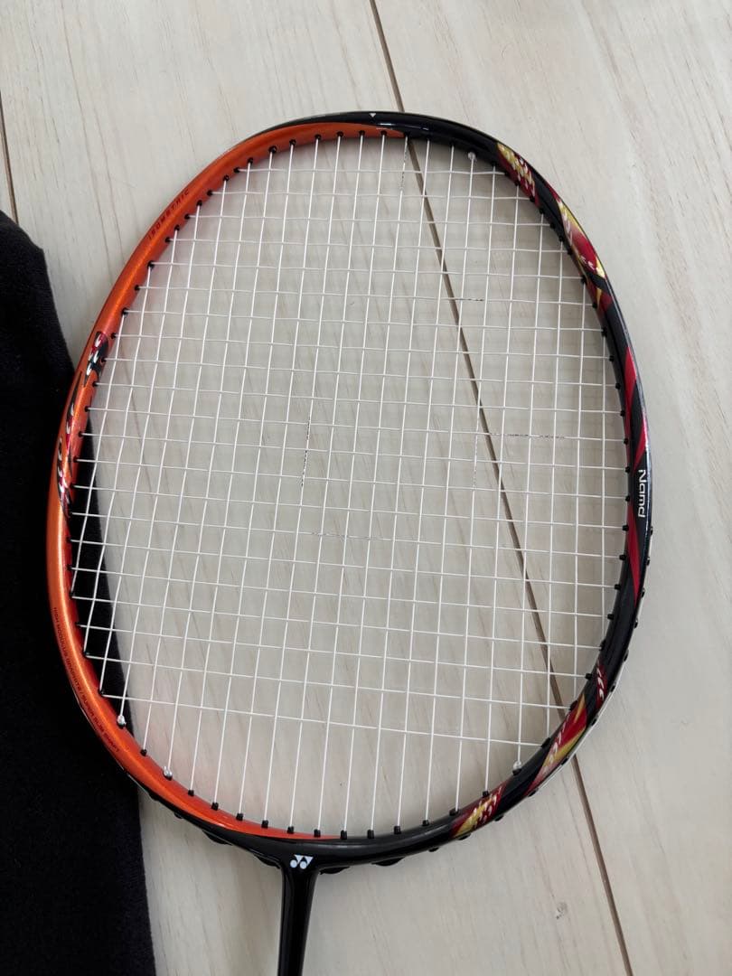 YONEX バドミントンラケット ブラック・オレンジ　アストロクス99の4UG5