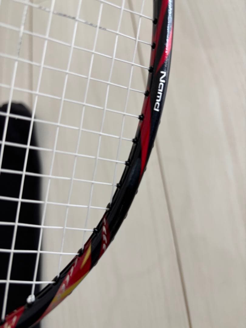 YONEX バドミントンラケット ブラック・オレンジ　アストロクス99の4UG5