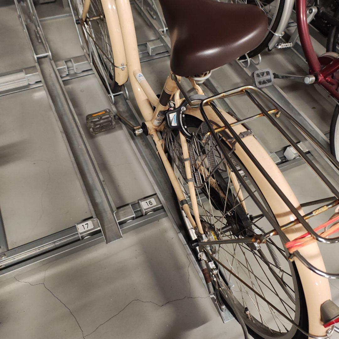 クリーム色 シティサイクル 前バスケット付き