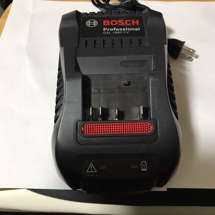 ボシュ製充電器18Vです。