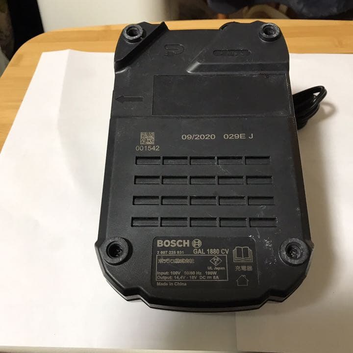 ボシュ製充電器18Vです。