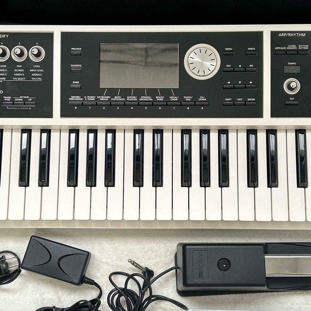 ROLAND FA-06-SC ホワイト シンセサイザー SDHCカード ペダル