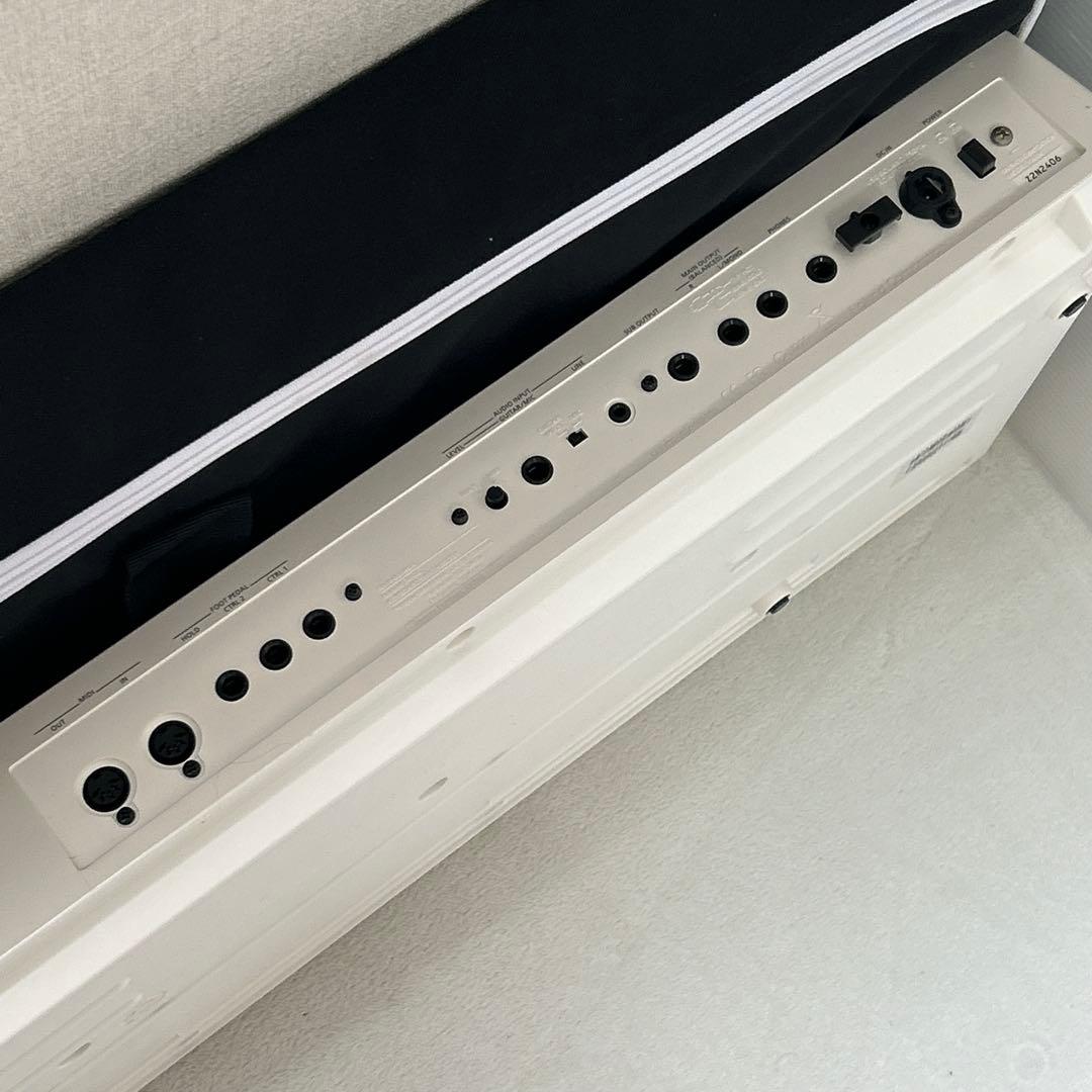 ROLAND FA-06-SC ホワイト シンセサイザー SDHCカード ペダル