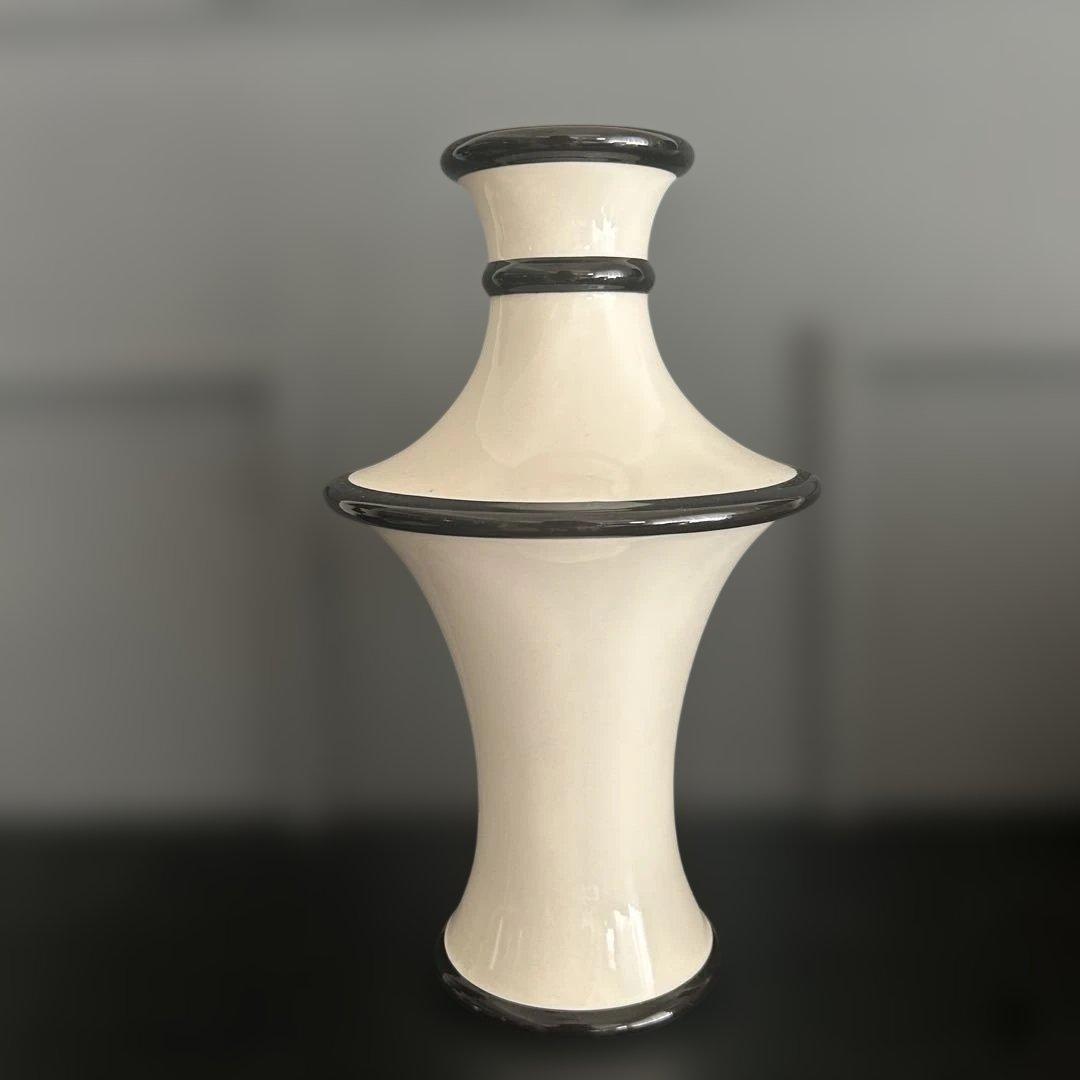 ＆classy アンドクラッシーアイボリーと黒のモノクローム　フラワーベース花瓶