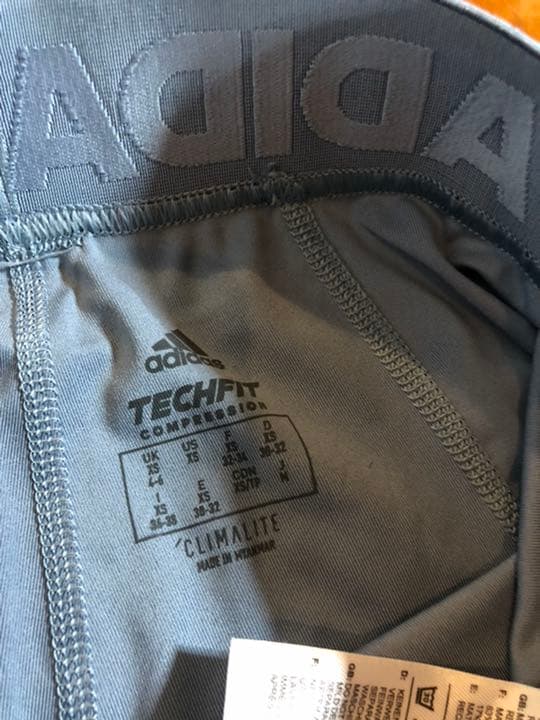 試着のみ　adidas TECHFIT S XS トレーニング　ヨガ　上下セット
