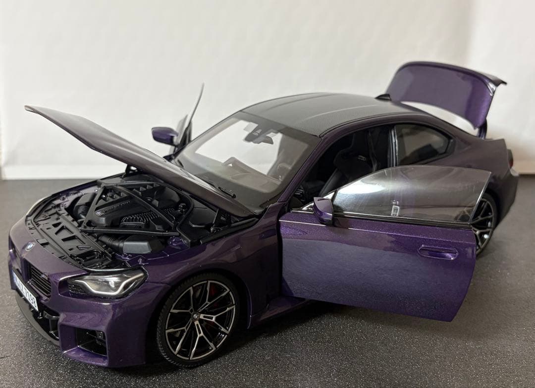 【新品同様】ミニチャンプス M2クーペG87 2023 パープル 1/18