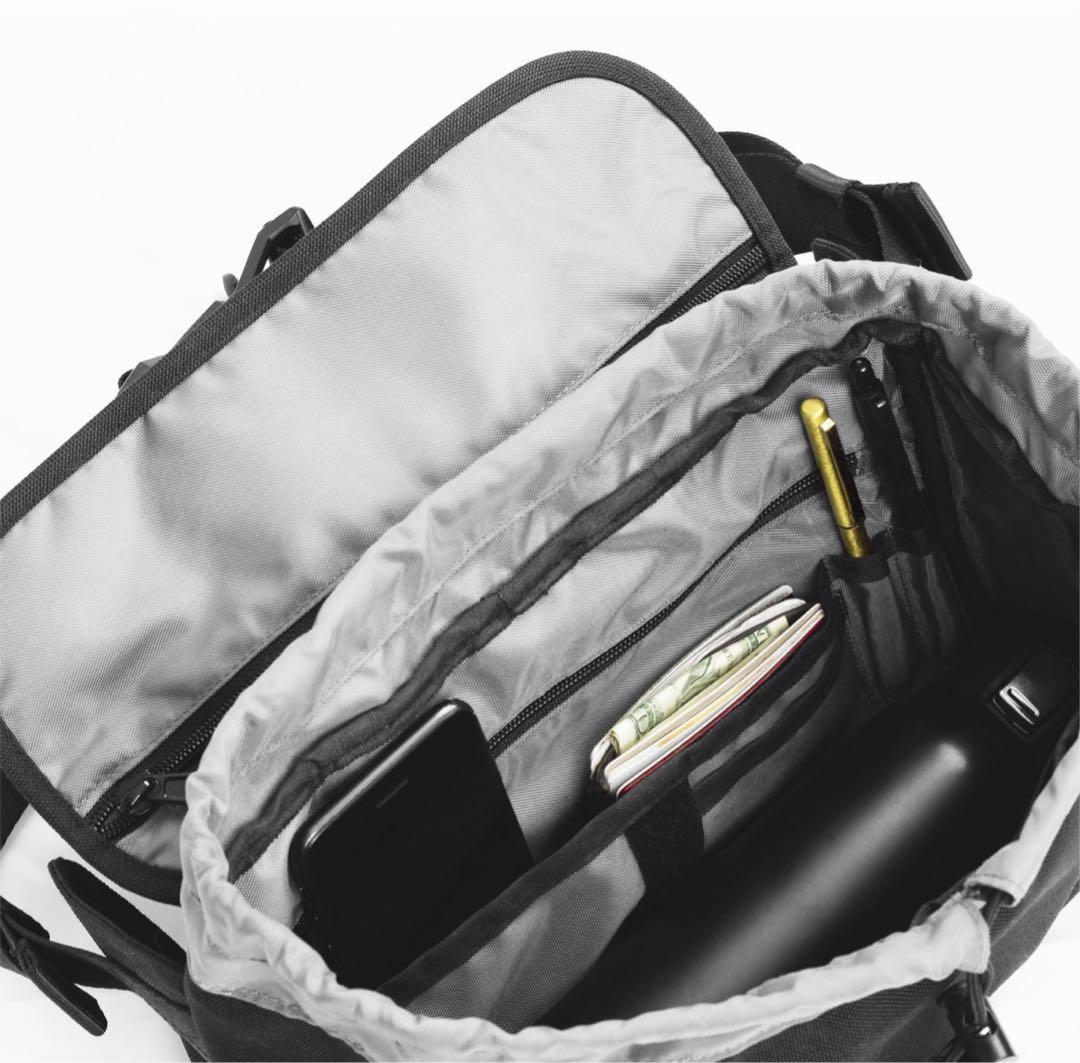 Unsettle Rush Hour Sling Bag プラス シール13枚