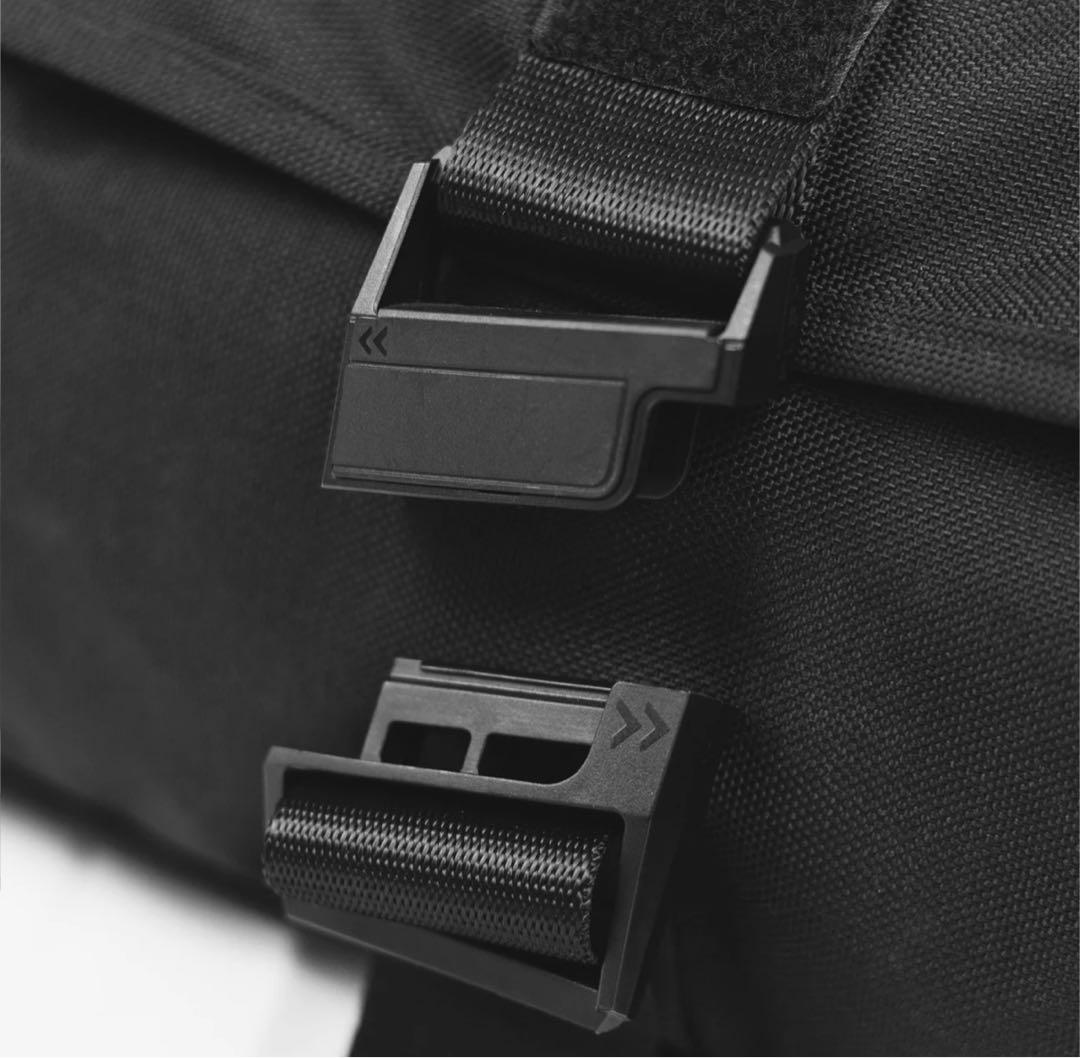 Unsettle Rush Hour Sling Bag プラス シール13枚