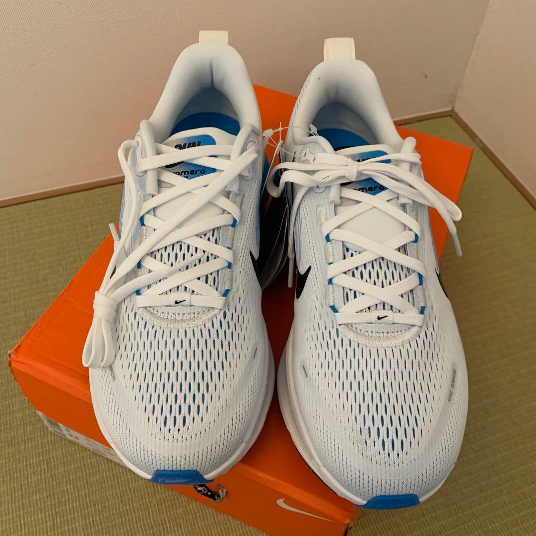 ナイキ　ボメロ18 NIKE VOMERO18 26.0cm