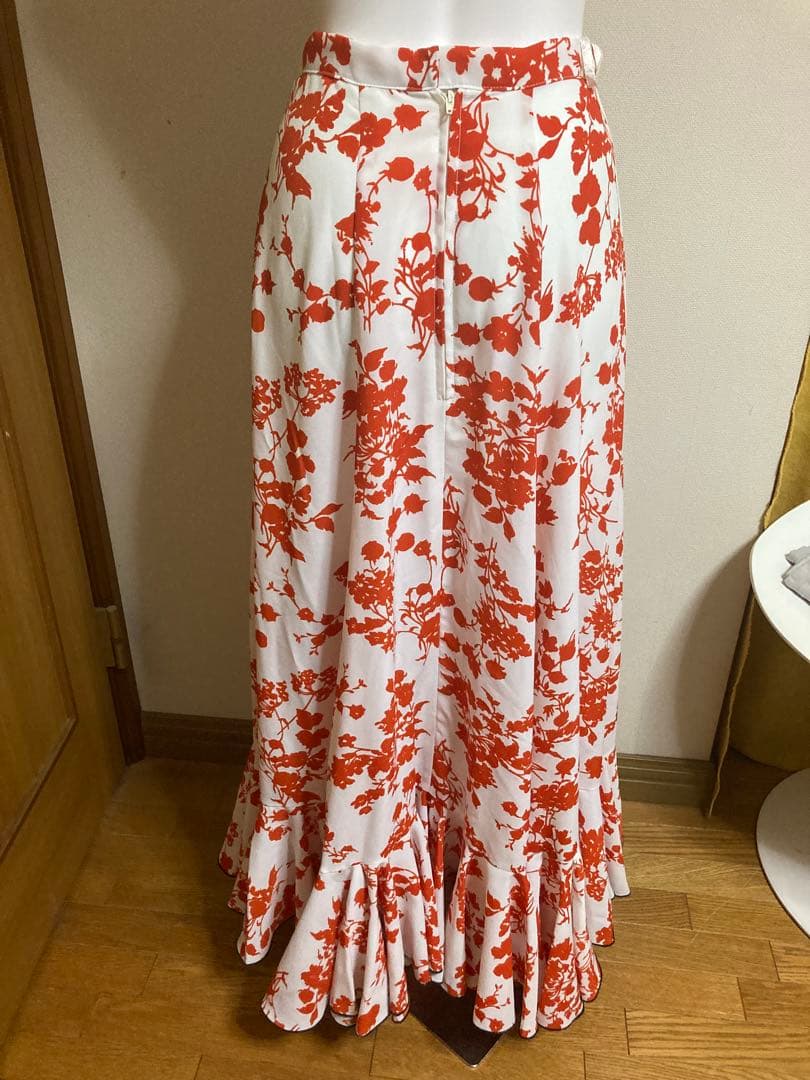 フラメンコ ファルダ　スカート 白地にオレンジ色の花柄