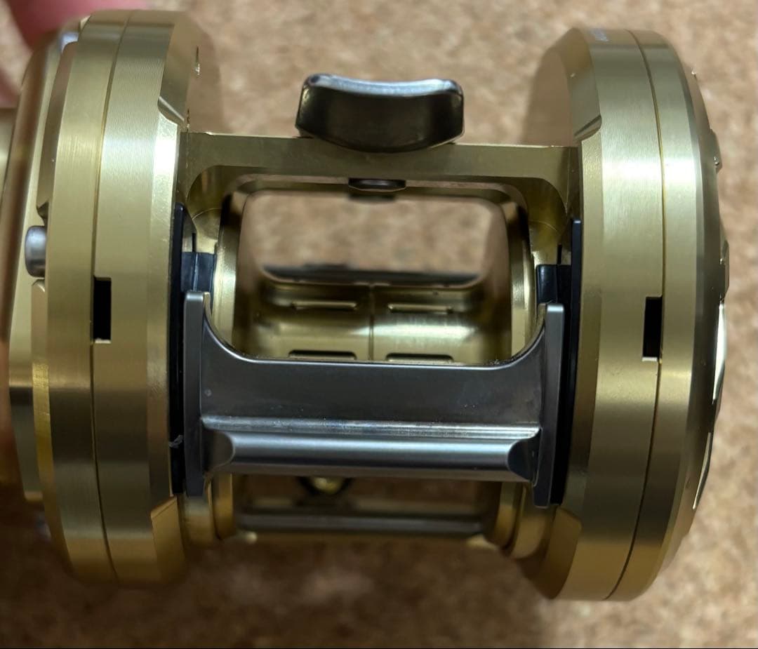 ☆最終価格☆【超美品】（Daiwa）21 BASARA 200（右巻き）