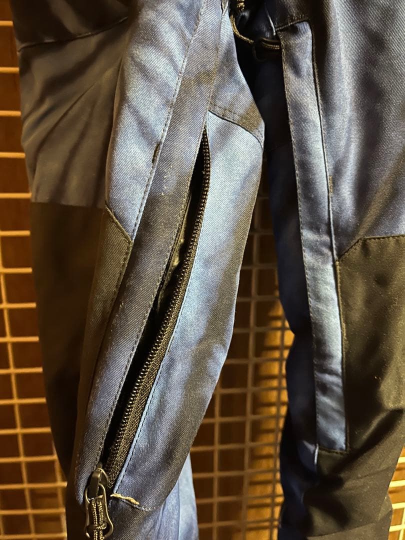 ボルコム　キッズ　スノーボードウエア　Mサイズ　送料込み